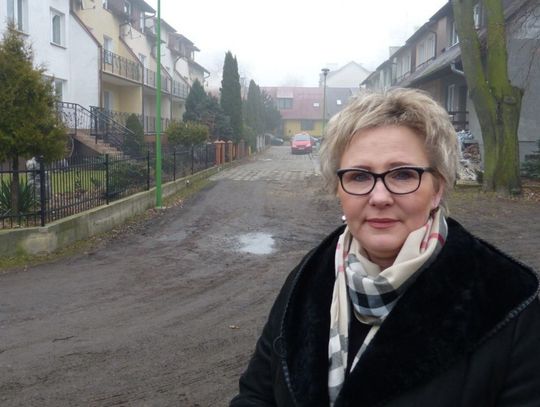 Mijają lata, a problemy tego osiedla te same. "Ja nie mówię o kilometrach, mówię o ok. 200 metrach drogi"