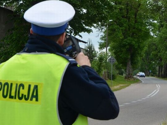 Młody motocyklista jechał ponad 100 km/h w terenie zabudowanym. Dostał 2 tys. zł mandatu... 