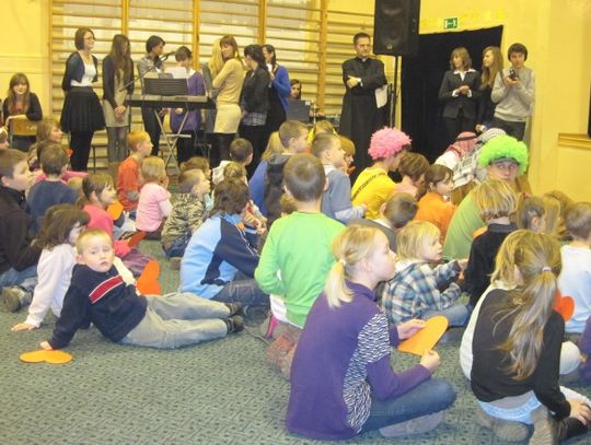 Młodzież dla rodzin ze Starego Miasta - wigilia i paczki dla 100 osób