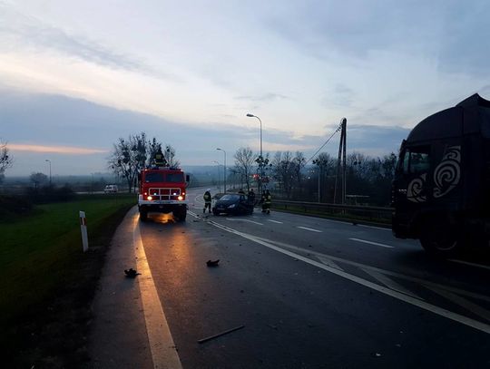 Mogło dojść do tragedii! Poważny wypadek na "jedynce" - jedna osoba trafiła do szpitala