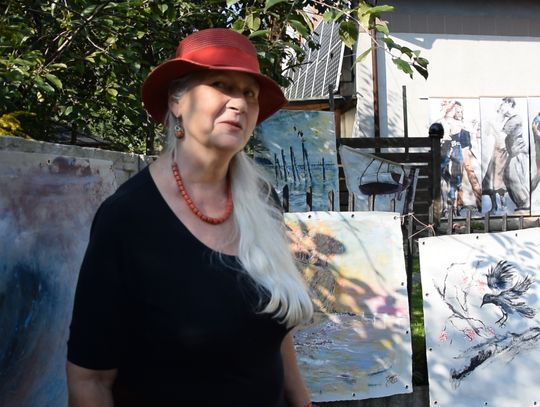 Morskie krajobrazy na żaglach Anny Jarzyny w „Galerii na płocie” w Tczewie