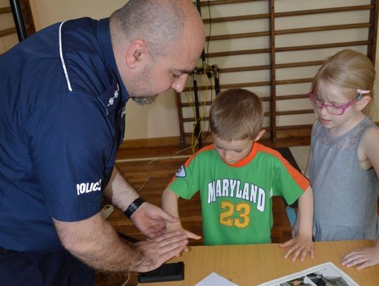 Mundurowi gościli w &quot;dwójce&quot;. Było o pracy i bezpieczeństwie