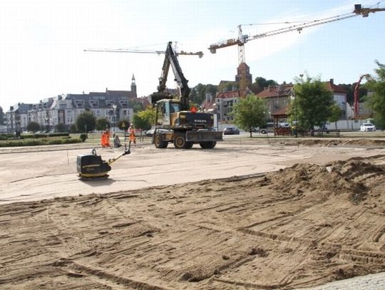 Na bulwarze powstaje średniowieczny zamek