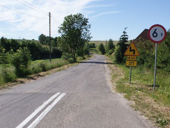 Na skraju powiatu tczewskiego wyjątkowo kiepskie drogi. Radny: czy my jesteśmy jacyś gorsi?