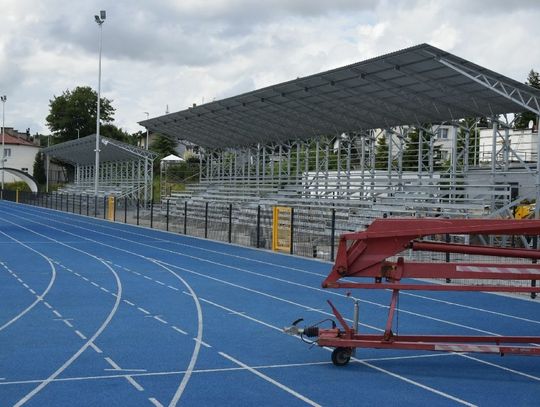 Na stadionie pojawiły się trybuny. Trwa wykańczanie zaplecza i parkingów