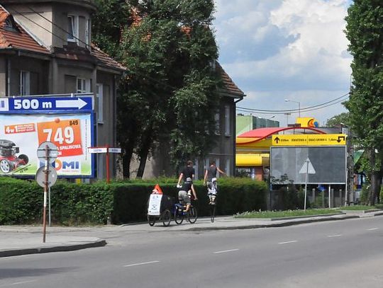 Na szczudłach w szczytnym celu