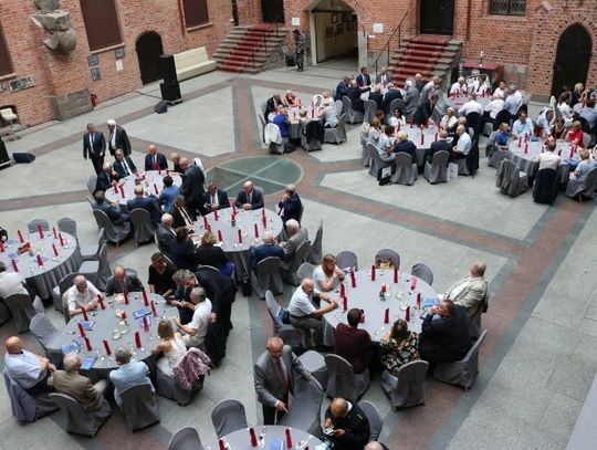 Na zamku w Gniewie podsumowali 20 lat istnienia powiatu tczewskiego