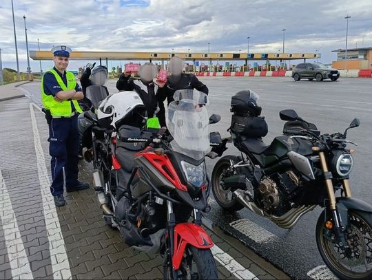 NAGRODY ZA BEZPIECZNĄ JAZDĘ. Kierowcy szanujący przepisy ruchu drogowego otrzymali APTECZKI