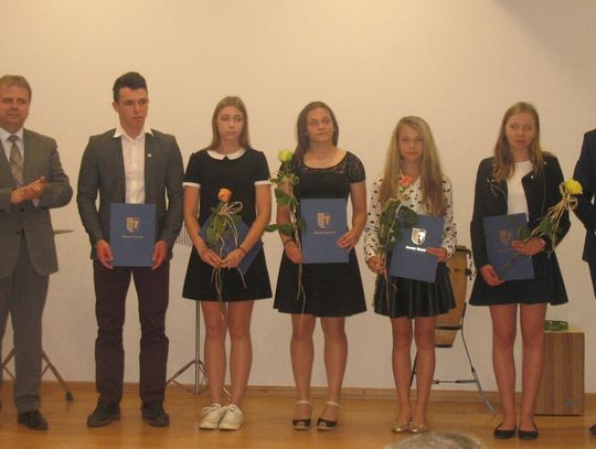 Najlepsi w sporcie, zasłużeni dla kultury. W starostwie nagrodzono mieszkańców powiatu