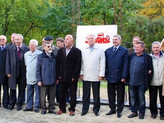 Najpierw kamień, potem pomnik 