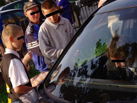 Natarczywi amatorzy „weselnych bram”