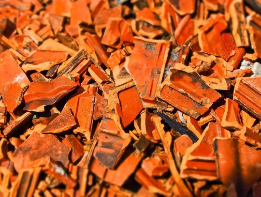 Niebezpieczne odpady po budowie