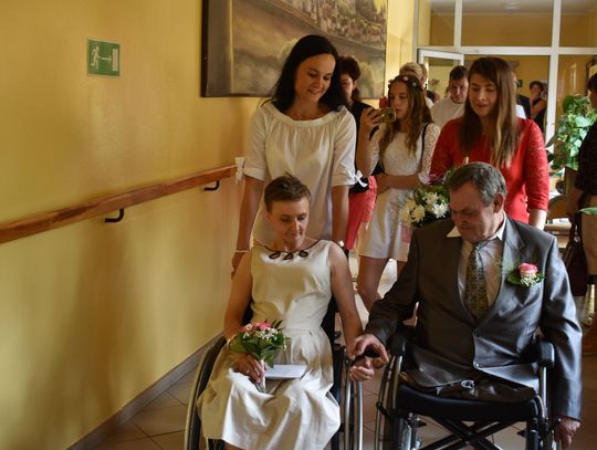 Niecodzienny ślub w Gniewie. Pobrali się podopieczni Domu Pomocy Społecznej!