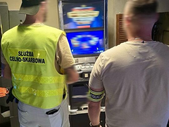 Nielegalny hazard w Tczewie. Policja i KAS zabezpieczyły sześć automatów do gier