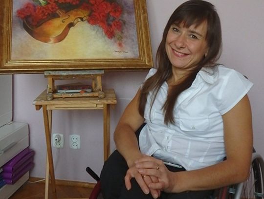 Niepełnosprawna mieszkanka ul. Jagiełły 5 sprzeda obrazy, by zdobyć środki na… windę