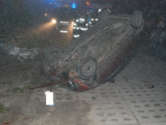 Nietrzeźwy kierowca rozbił auto
