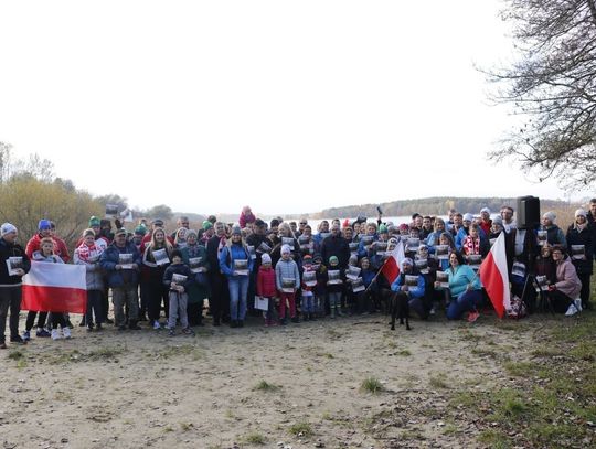 Nietypowa (lodowata) promocja wystawy. Biblioteka morsowaniem zaprosiła na wystawę