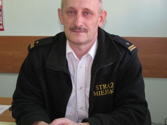 Nowe uprawnienia strażników miejskich. Na razie bez paralizatorów...