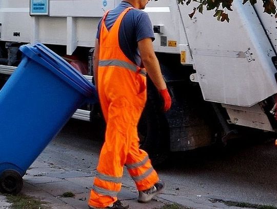 Nowy harmonogram odbioru odpadów. Zainstaluj aplikacje sprawdza harmonogram w internecie