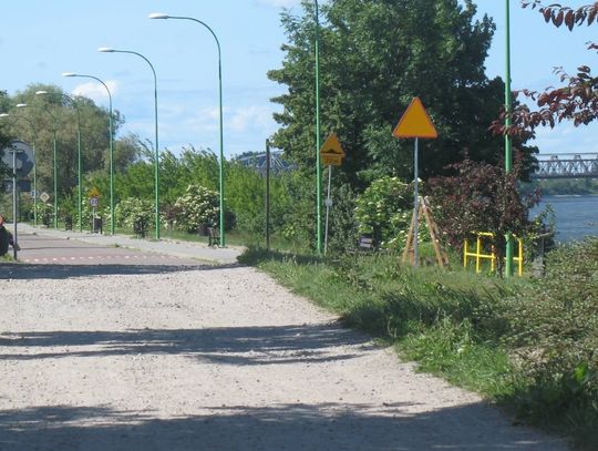 Nowy znak na ul. Ceglarskiej. Chyba coś tu nie gra...