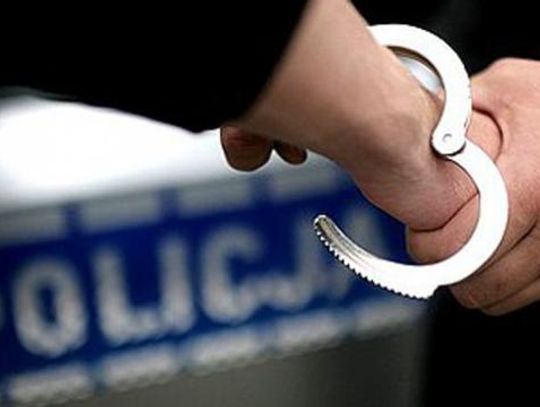 OFICJALNIE. Symulował strzały z wiatrówki. Był pijany