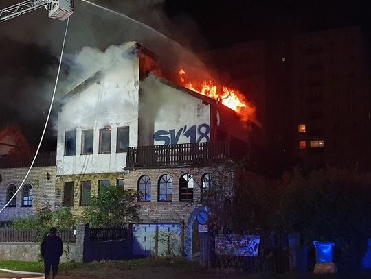 Ogień w pustostanie w Tczewie! Ewakuowano bezdomnych...