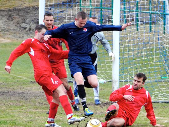 Ograli młodych chojniczan - Gryf nareszcie wygrał w Tczewie, Wierzyca na remis