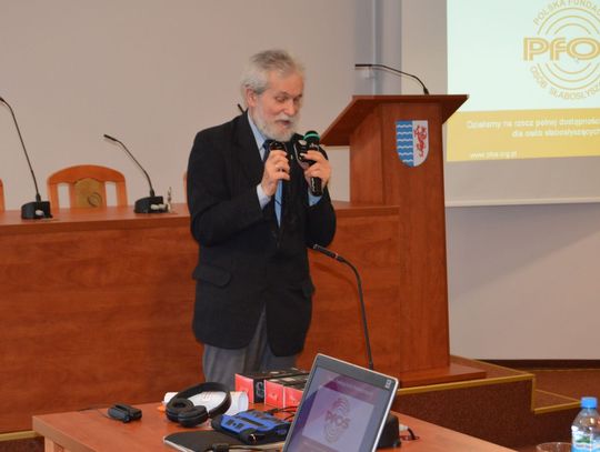 Osoby niedosłyszące łatwiej porozumieją się w starostwie. Jak to możliwe?