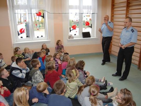 Ostrzeżenie przed światem dorosłych