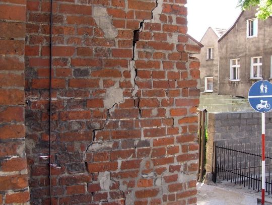 Osuwająca się skarpa zagraża budowli świątyni