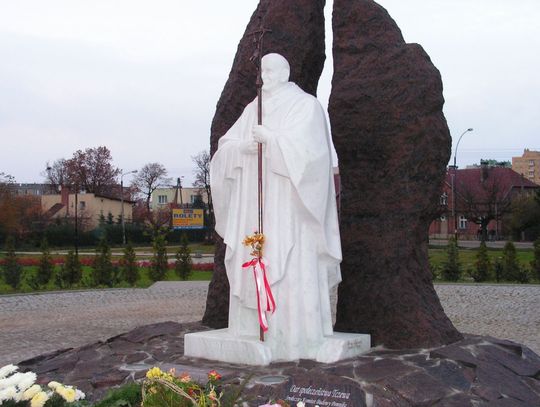 Oznaczą plac Jana Pawła II?