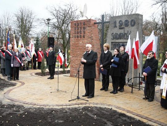 Pamięci tych, którzy pragnęli wolności. W parku Kopernika odsłonięto pomnik &amp;quot;Solidarności&amp;quot; 