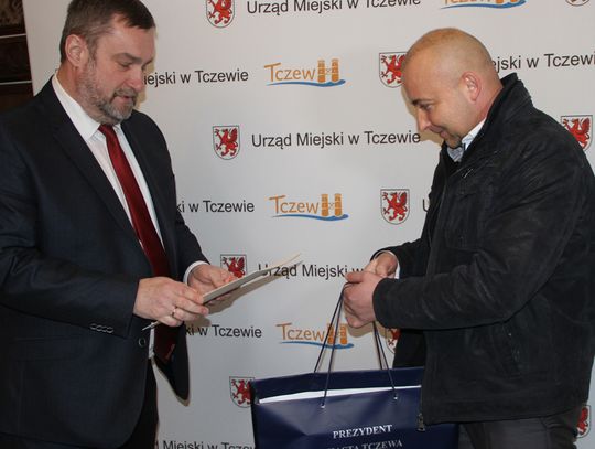 Pan Christopher pomógł ofierze wypadku przy ul. Żwirki w Tczewie . "To wzór do naśladowania"