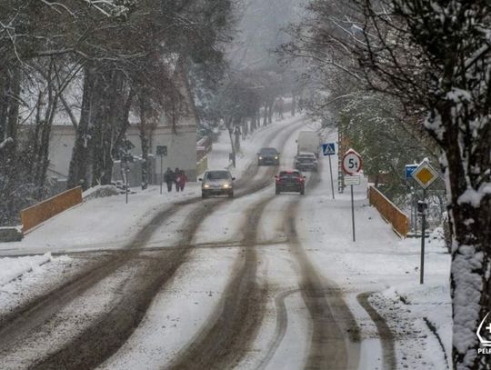 Pierwszy śnieg za nami. Uważajmy. Śliska nawierzchnia i brak ostrożności może być przyczyną tragedii!