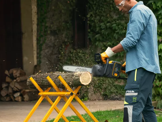 Pilarki spalinowe a akumulatorowe – którą wybrać?