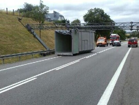 PILNE. Ciężarówka wjechała w bramę viatollu! Droga krajowa nr 91 była zablokowana