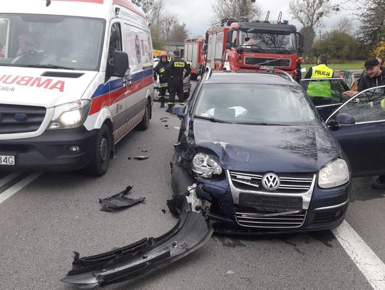 PILNE. Dwa auta rozbite w Czarlinie. UWAGA - duże utrudnienia!