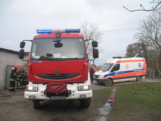 PILNE. Dym na klatce schodowej jednego z bloków przy ul. Jagiełły w Tczewie. W akcji zastępy straży pożarnej
