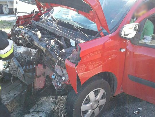 PILNE. Fatalne zderzenie w Stanisławiu. Poszkodowani opatrywani przez ratowników (ZDJĘCIA)