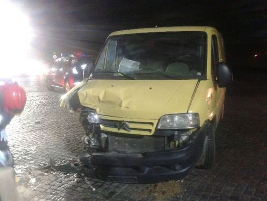 (PILNE) Groźny wypadek w Bałdowie. Rozbite auta na skrzyżowaniu z "berlinką"