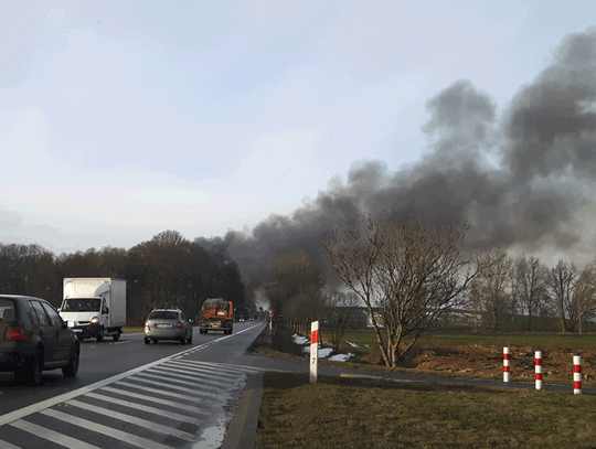 PILNE. Płonie hala magazynowa w Zajączkowie