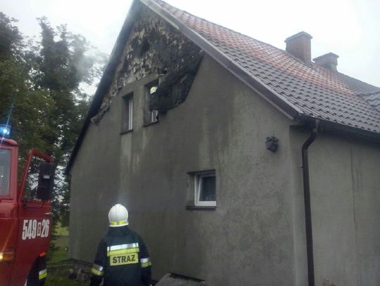 PILNE. Pożar dachu budynku jednorodzinnego w Bielawkach!