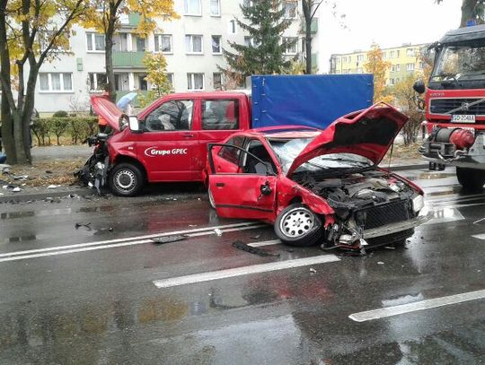 PILNE. Przy ul. Wojska Polskiego zderzyły się trzy auta. Jedna osoba ranna
