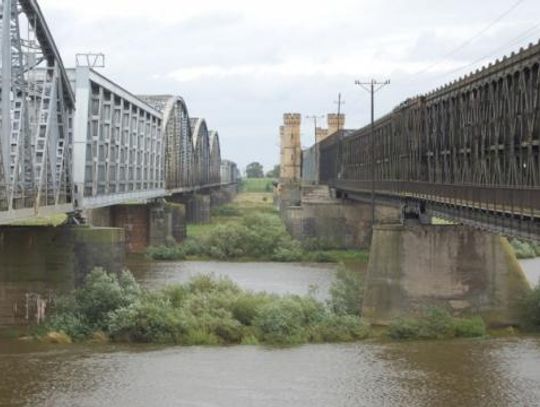 PILNE! Skoczył z mostu do Wisły. Akcję przerwano!