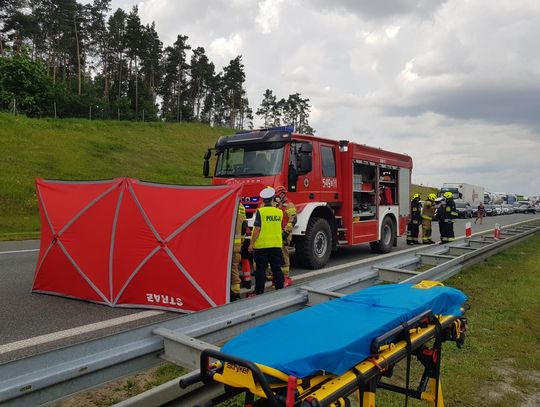 PILNE: Śmiertelny wypadek na autostradzie A1. Autostrada w obu kierunkach jest całkowicie zablokowana (foto)