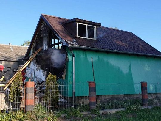 PILNE. Tragedia w Czarlinie. W pożarze domu zginęły dwie osoby!