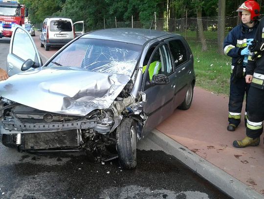 PILNE. Trzy auta rozbite w Stanisławiu. Są poszkodowani