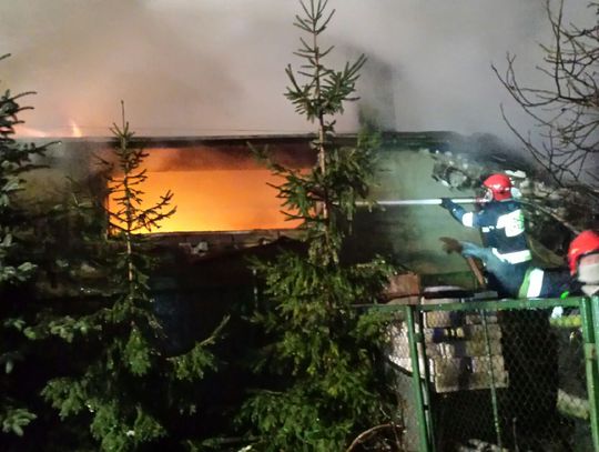 PILNE! W Pelplinie spłonęła stolarnia. 11 zastępów gasiło pożar