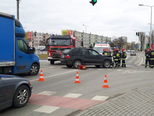 PILNE. Zderzenie dwóch aut na krajowej "jedynce" w Tczewie. Jedna osoba ranna (ZDJĘCIA)