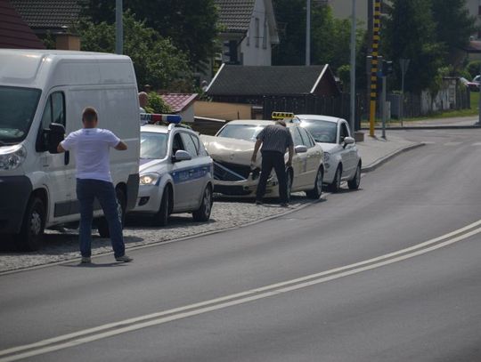 PILNE. Zderzenie na al. Kociewskiej. Ucierpiała taksówka